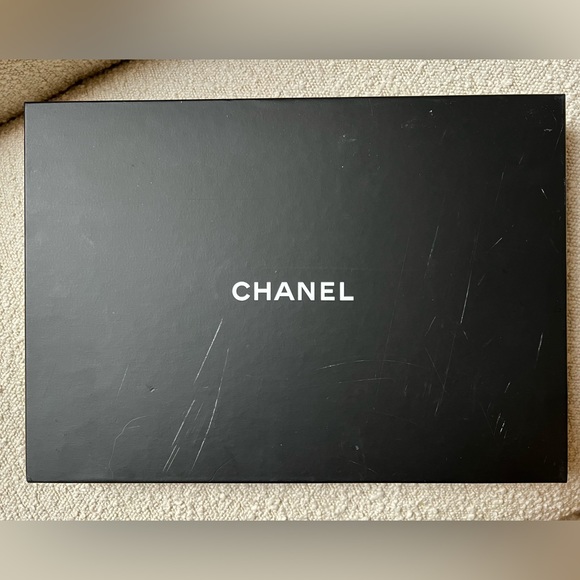 Authentic Large Quilted Chanel O-case with Tassel in Dark Red - Picture 7 of 9